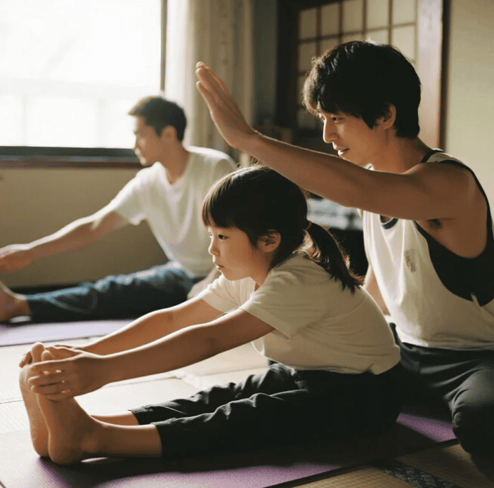 為什麼是「親子瑜伽」？超越單純肢體伸展的深度連結